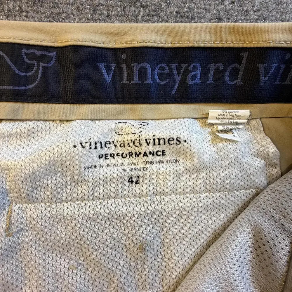 Vineyard Vines Performance Men's Khaki Shorts Size 42‎ #939